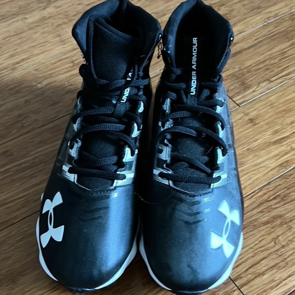 Boys Under Armour Football Cleats - Picture 1 of 6